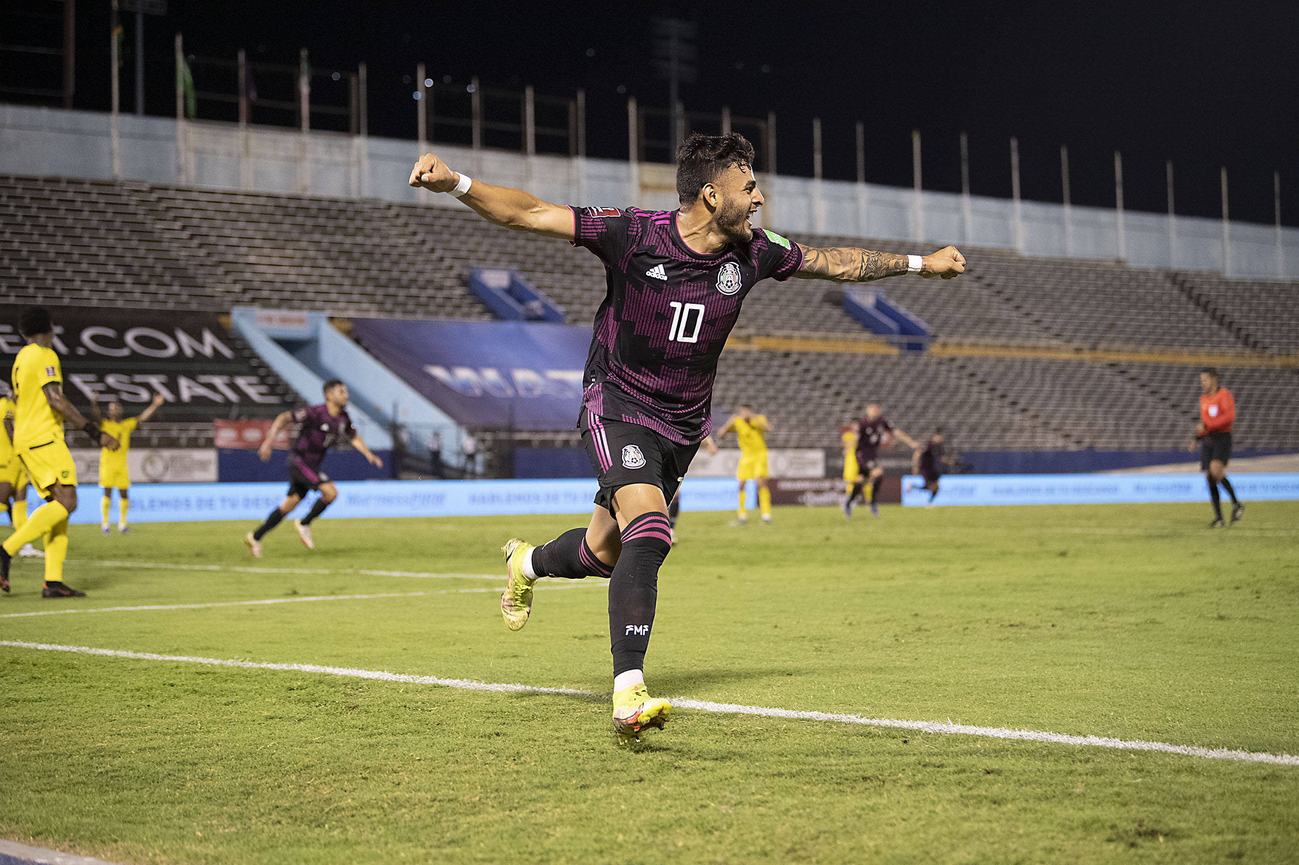 关于谢震业赛点兑现,多特蒙德淘汰利雅得新月晋级四强,主帅激动落泪的信息 关于谢震业赛点兑现,多特蒙德淘汰利雅得新月晋级四强,主帅激动落泪的信息